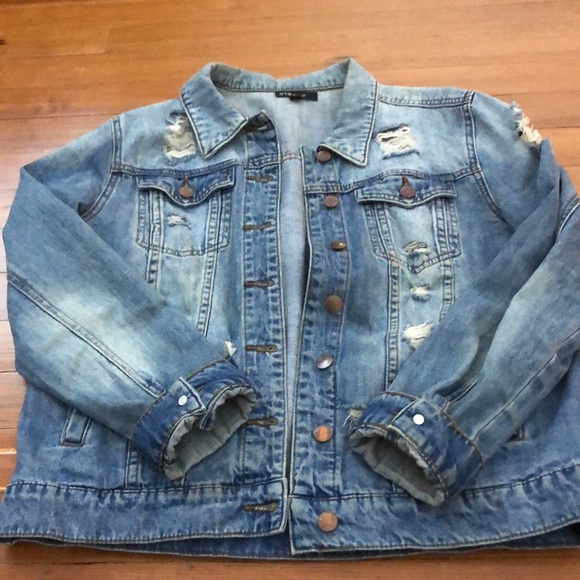 Jean jacket with rips - Picture 2 of 3